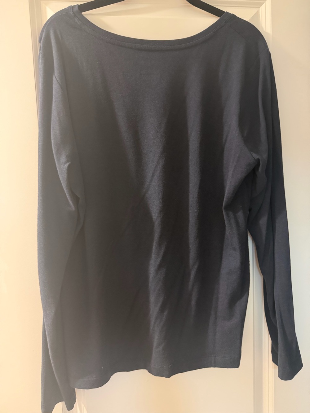 Banana Republic Timeless Tee T-Shirt Intemporel V-Neck Long Sleeve Top, L, Navy - Picture 4 of 4